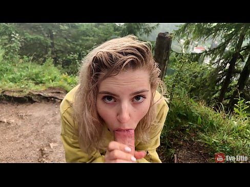 ❤️ Msichana akimeza mate baada ya kupigwa risasi hadharani - Eva Elfi Ponografia kali ❌❤